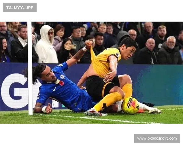 黄喜灿斯坦福桥遭包夹，70分钟零射门悻悻离场